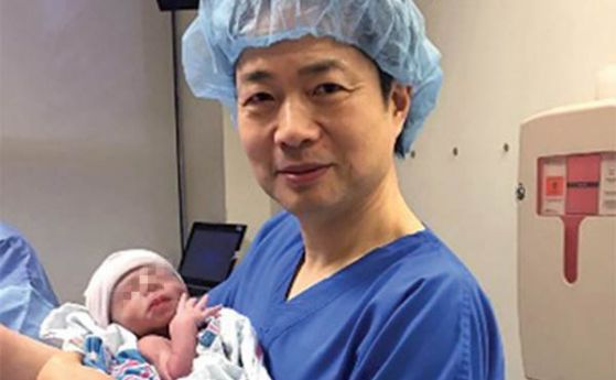 Роди се първото бебе в света с трима родители (видео)