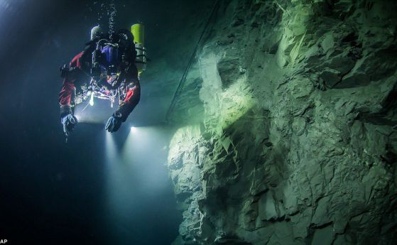Открита е най-дълбоката подводна пещера в света