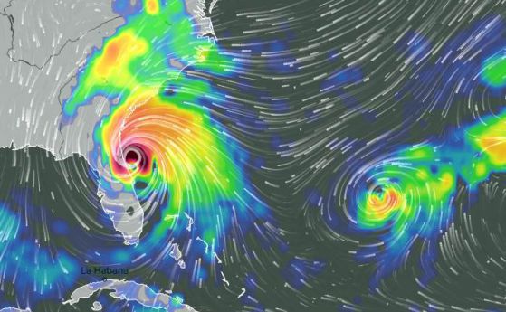 Ураганът Матю в реално време в метеорологични модели, от самолет и от космоса (видео)