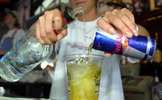 Смесването на алкохол с енергийни напитки действа на тийнейджърския мозък като кокаин