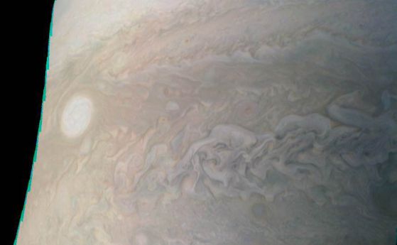 Juno изпрати снимка на перлата на Юпитер