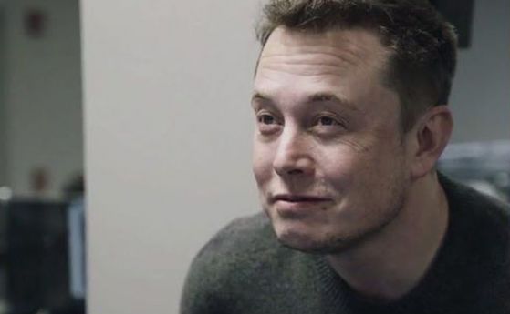 Реакцията на Илон Мъск след успешното кацане на степен на Falcon 9 е показанa на видео