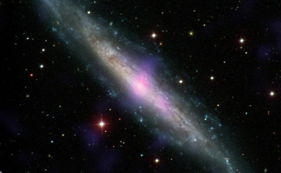 Активни черни дупки се крият в съседни галактики