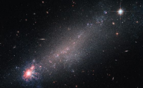 "Хъбъл" направи снимка на подобна на комета галактика