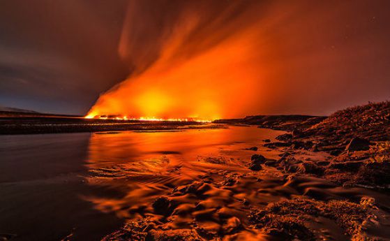 Четири от вулканите на Исландия са готови да изригнат