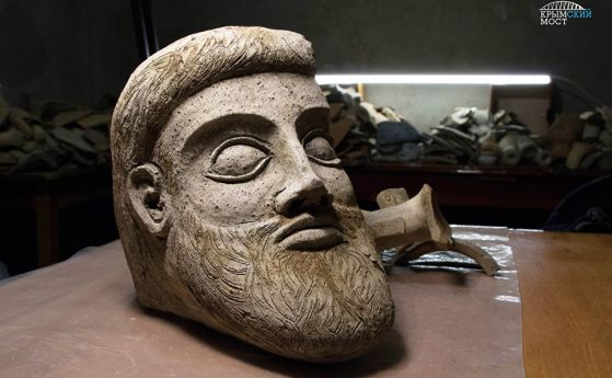 Фрагмент от древна статуя е открита в Крим