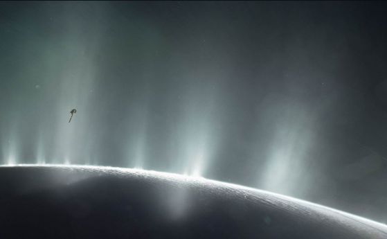 НАСА: На Енцелад, спътника на Сатурн, има условия за живот (видео)