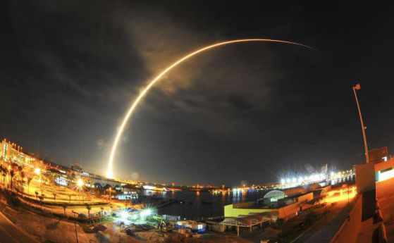 SpaceX ще стартира първия от 4425 интернет-спътника през 2019 (видео)