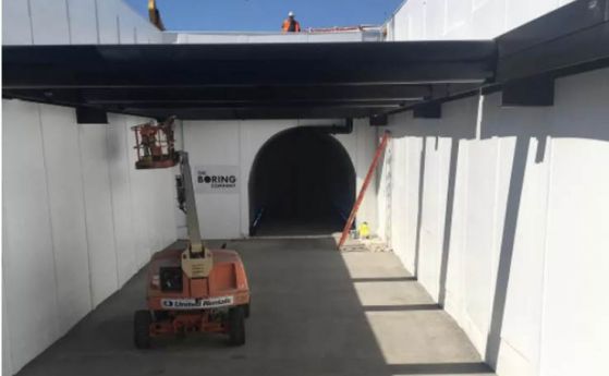 Ново шеметно видео на скоростния тунел на Илън Мъск