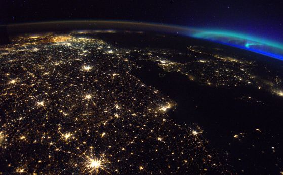 Снимка от космоса разбуни духовете защо Белгия свети повече от съседите си