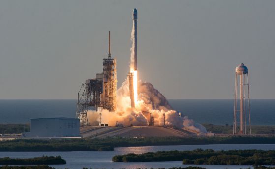 Falcon 9 изведе в орбита спътник за осигуряване на Wi-Fi за самолети
