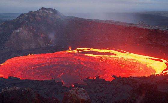 Спиращо дъха видео на реки от лава от вулкана Килауеа
