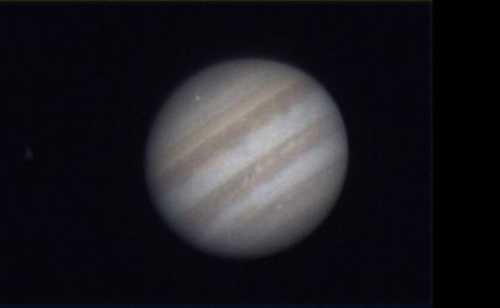 Аматьори астрономи заснеха как "нещо голямо" изгаря в Юпитер (видео)