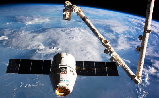 На живо: SpaceX изпраща вече употребяван кораб до МКС (стрийм)