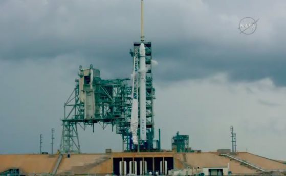 Стартът на космическия кораб Dragon на SpaceX бе отложен заради буря