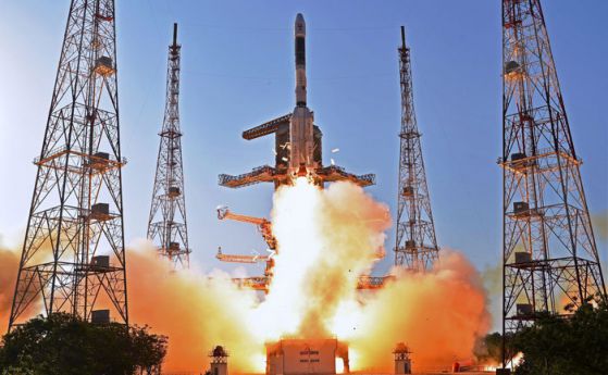 Индия успешно стартира своята най-мощна ракета (видео)