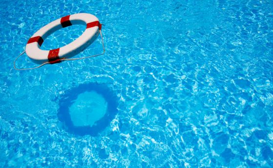 Момче почина дни след плуване: Какво е "сухо удавяне"?
