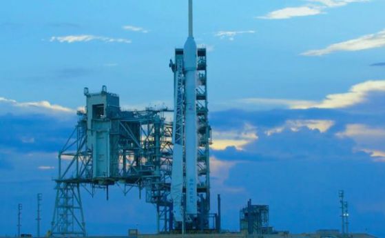 SpaceX спря старта на ракетата Falcon 9 в последните секунди