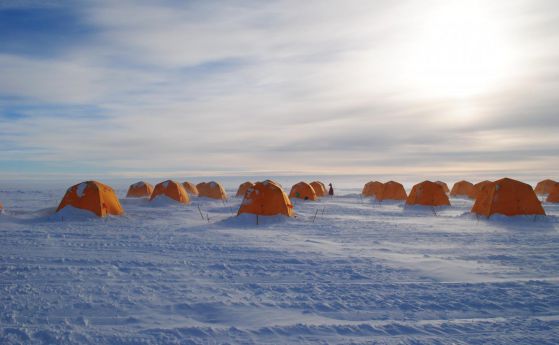 В Антарктика са намерени хранещи се с парникови газове микроби 