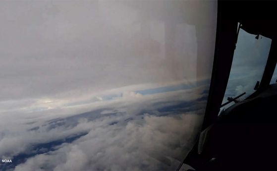 Ето как изглежда ураганът Ирма отвътре. Видео от борда на самолетите на NOAA и от МКС