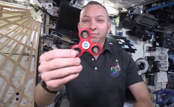 Астронавтите от МКС въртяха спинър в космоса (видео)