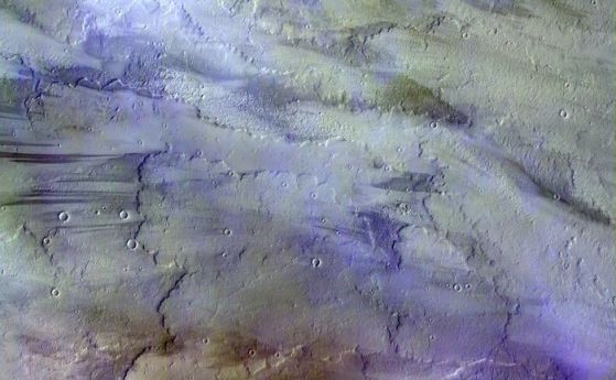 ExoMars TGO засне от орбита марсиански облаци над потоци от лава