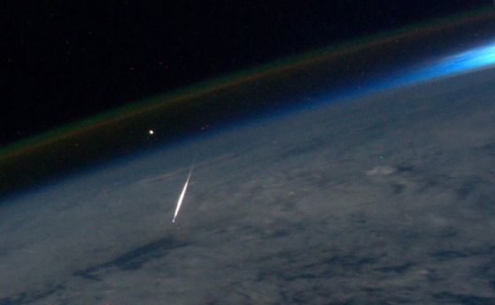 Астронавт на НАСА улови "падаща звезда" от Международната космическа станция (видео)
