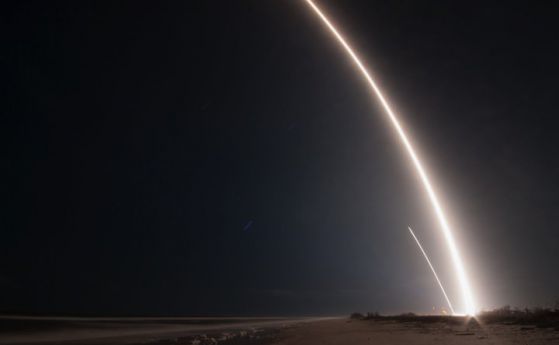 SpaceX стартира свръхтаен сателит (видео)