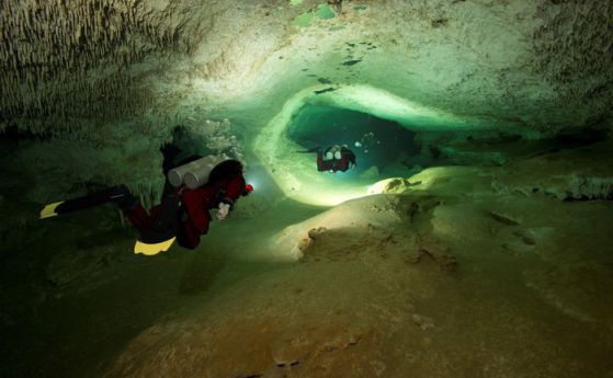 Намериха най-голямата подводна пещера в света. Пълна е с тайни на маите (видео, снимки)