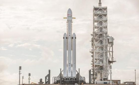 SpaceX отложи тестването на ракетата Falcon Heavy поради кризата с бюджета в САЩ