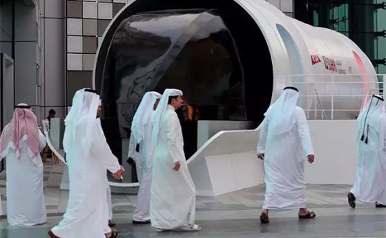 Върджин разкрива прототипа на капсулата Hyperloop в Дубай