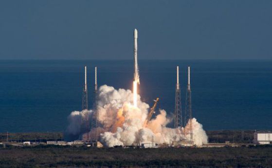 SpaceX стартира 6-тонен испански комуникационен сателит