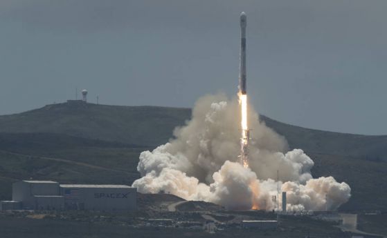 SpaceX изнесе на орбита 5 сателита на Iridium и 2 кораба на НАСА (видео)