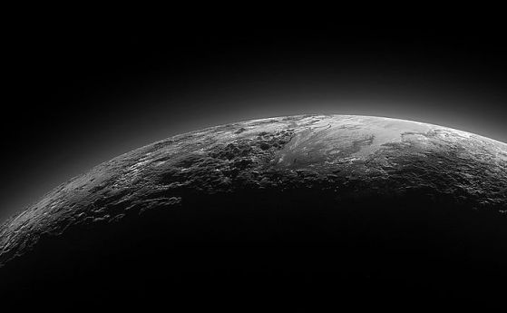 Плутон може би е образуван от милиард комети