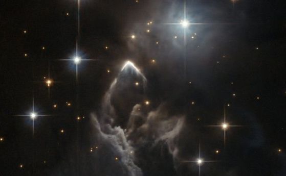 Млади звезди са обкръжени от диамантени облаци