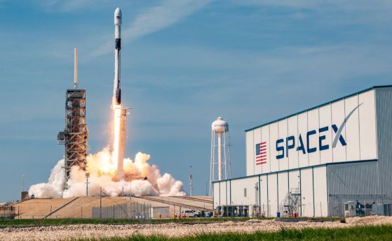 На живо: Стартът на ракетата Falcon 9 с космическия кораб Dragon
