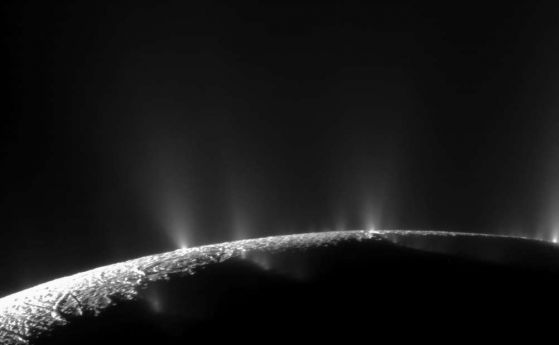 Сложни органични молекули са открити на Енцелад, спътника на Сатурн