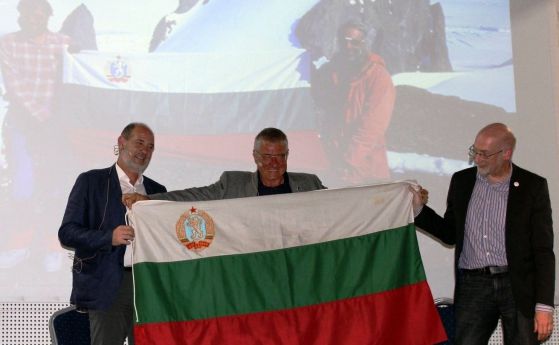Националният исторически музей ще получи български флаг от Антарктида