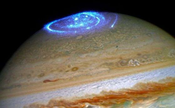 Необичайни следи на Йо и Ганимед в полярното сияние на Юпитер