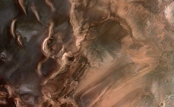 Откриха течна вода под леда на Марс