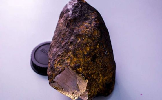 Откриха твърд като диамант минерал в метеорит