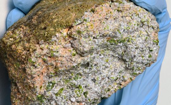 Най-старият вулканичен метеорит, който се е разхождал в космоса преди да се роди Земята