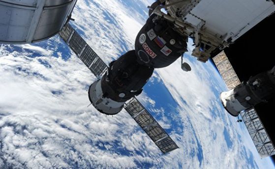 Дупката в МКС е пробита умишлено, показва руското разследване