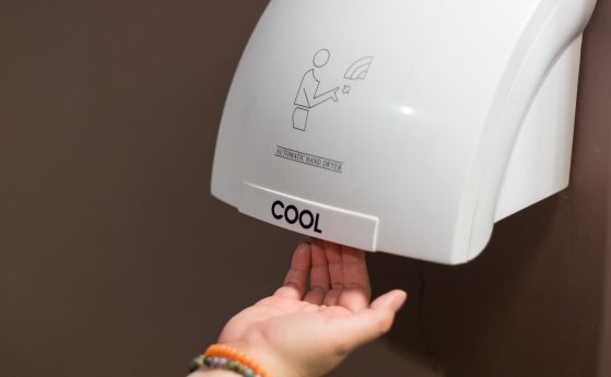 Сешоарите за ръце в обществените тоалетни са опасни за здравето, предупреждават учени