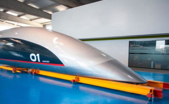 Представиха първата серийна пътническа капсула за Hyperloop (видео)
