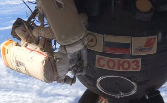 Руските космонавти изследваха дупката в МКС от открития космос (видео)