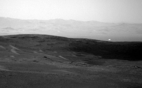 Марсоходът Curiosity забеляза странни светлини на Марс