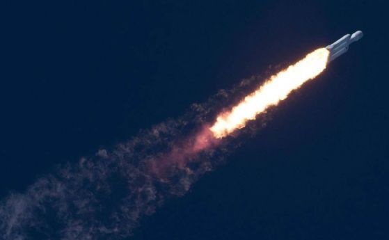 SpaceX разположи 24 спътника на планираните орбити (видео)