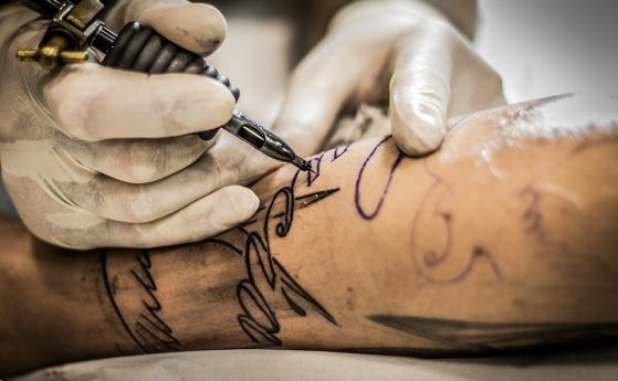 Нова разработка на татуировка - биосензор показва здравословното състояние