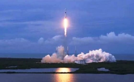 SpaceX с успешен старт със спътник AMOS-17